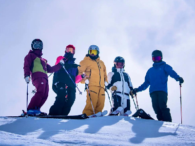 滑雪服能當羽絨服穿嗎